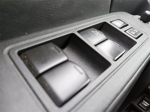 Used 2023 Nissan Frontier SV w/ Technology Package image 31