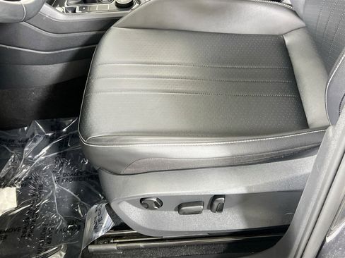 Used 2022 Volkswagen Tiguan SE image 18