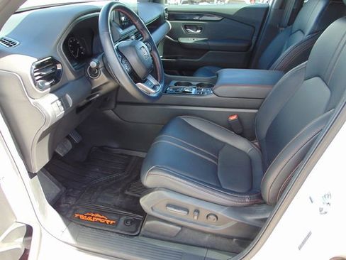 Certified 2025 Honda Pilot TrailSport image 10