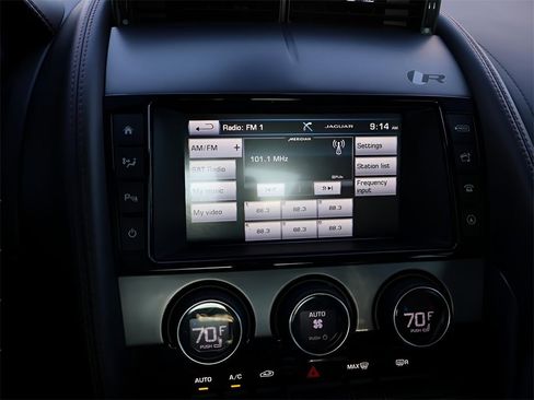 Used 2017 Jaguar F-TYPE R image 21