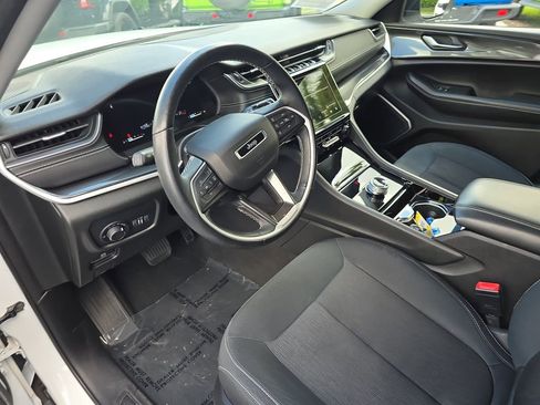 Used 2022 Jeep Grand Cherokee L Laredo w/ Luxury Tech Group I image 18