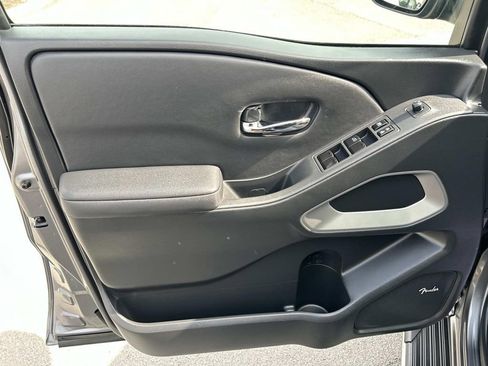 Used 2022 Nissan Frontier SV w/ SV Premium Package image 24