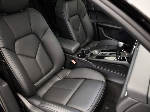 Used 2025 Porsche Macan image 50