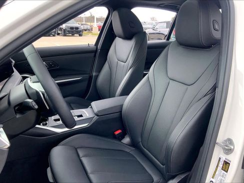 Used 2025 BMW 330i Sedan image 8