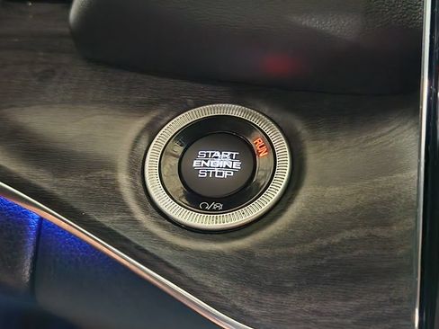 Used 2023 Jeep Grand Cherokee Overland w/ Luxury Tech Group IV AWD/4WD image 43