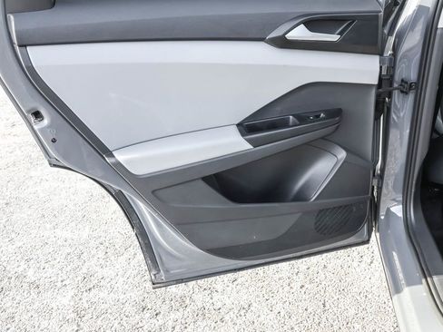 Certified 2022 Volkswagen Taos SE w/ IQ.Drive SE Package image 28