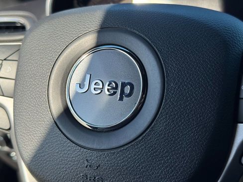 Used 2019 Jeep Grand Cherokee Limited image 42
