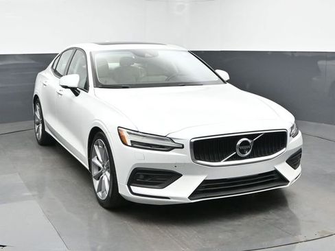 Used 2020 Volvo S60 T5 Momentum FWD image 2