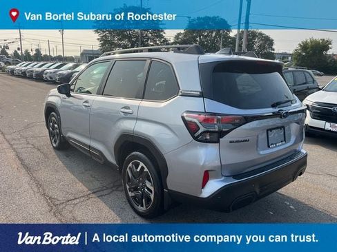 Used 2025 Subaru Forester Limited AWD/4WD image 3