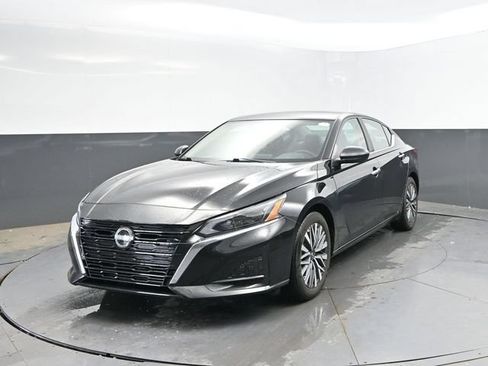 Used 2025 Nissan Altima 2.5 SV FWD image 8