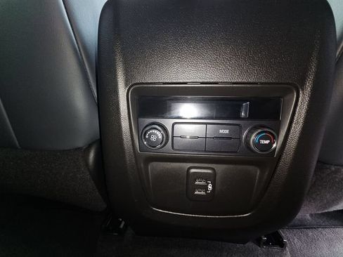 Used 2023 Buick Enclave Essence AWD/4WD image 23