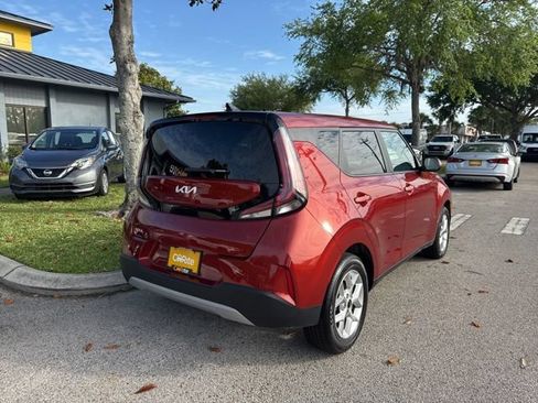 Used 2025 Kia Soul LX w/ LX Technology Package FWD image 7