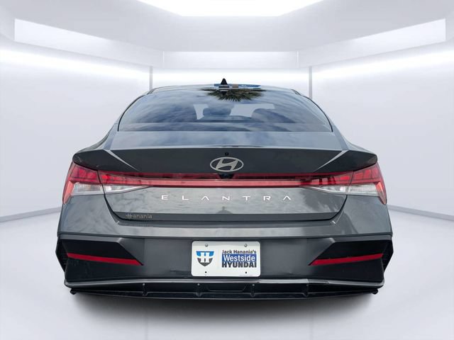 Used 2024 Hyundai Elantra SEL w/ Convenience Package FWD image 4