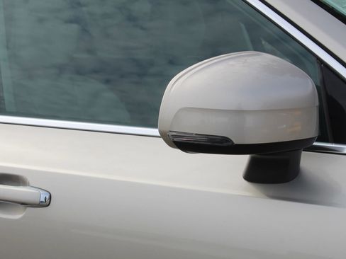 Used 2016 Volvo XC90 T6 Momentum w/ Momentum Plus Package image 39