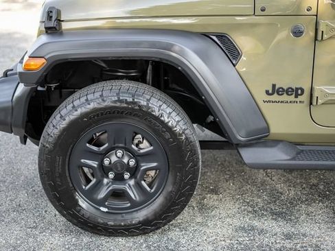 Used 2025 Jeep Wrangler Sport AWD/4WD image 9
