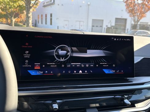 Used 2026 BMW X7 xDrive40i w/ M Sport Package image 32