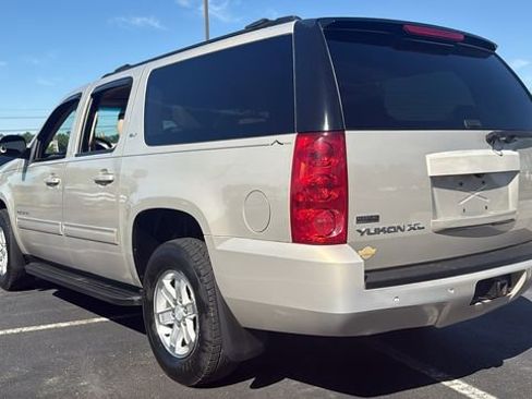 Used 2012 GMC Yukon XL SLT RWD image 5