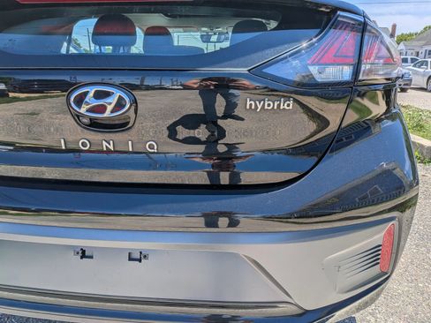 Used 2020 Hyundai Ioniq SEL FWD image 17