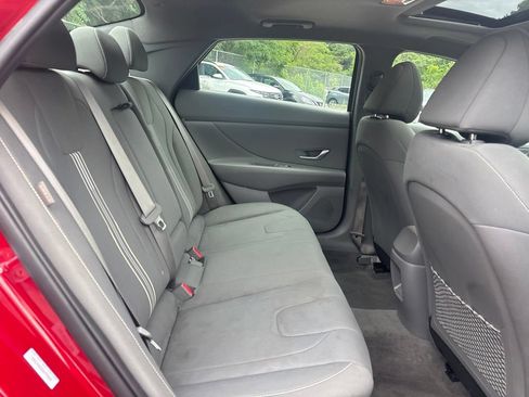 Used 2025 Hyundai Elantra SEL FWD image 17