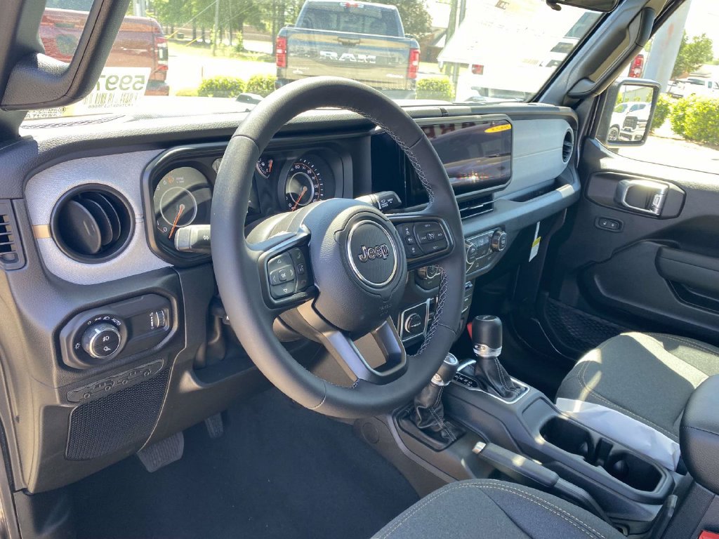 New 2026 Jeep Gladiator Sport AWD/4WD image 15