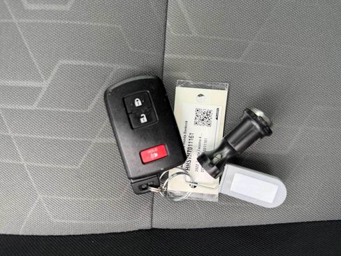 Used 2022 Toyota Tacoma TRD Sport w/ Technology Package AWD/4WD image 9
