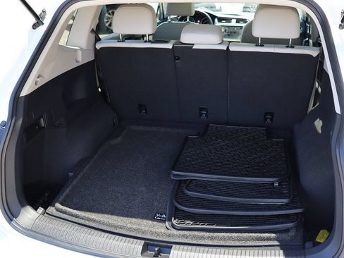 Used 2019 Volkswagen Tiguan SE w/ Panoramic Sunroof Package AWD/4WD image 24