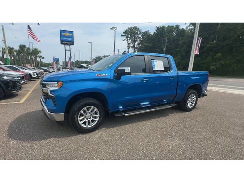 Used 2024 Chevrolet Silverado 1500 LT AWD/4WD image 6