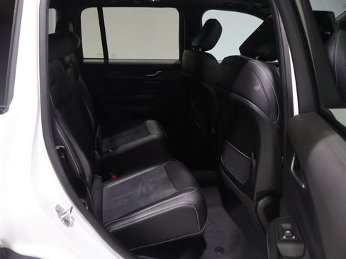 Certified 2025 Jeep Grand Cherokee Altitude AWD/4WD image 24