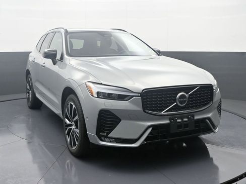 Used 2025 Volvo XC60 B5 Plus image 2