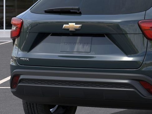 New 2026 Chevrolet Trax LS w/ LS Convenience Package FWD image 14