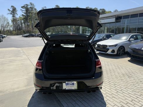 Used 2018 Volkswagen Golf R 4-Door image 16