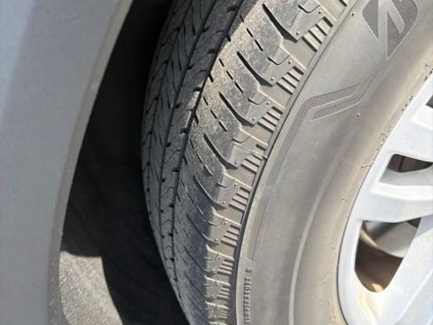 Used 2023 Ford Explorer XLT RWD image 8