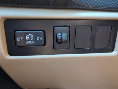 Used 2012 Toyota Tundra 2WD CrewMax w/ SR5 Pkg image 35