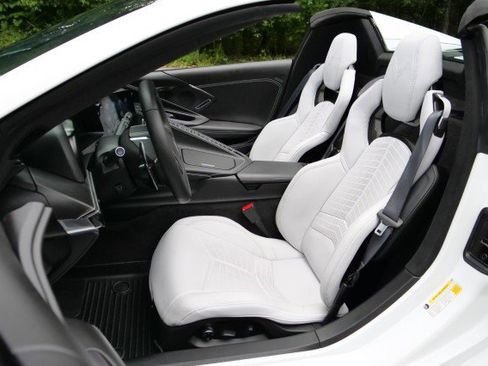 Used 2023 Chevrolet Corvette Convertible 3LT / Z51 Performa w/ Z51 Performance Package image 3