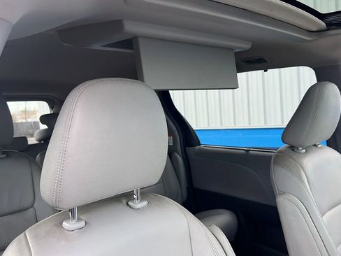 Used 2017 Toyota Sienna XLE Premium image 27