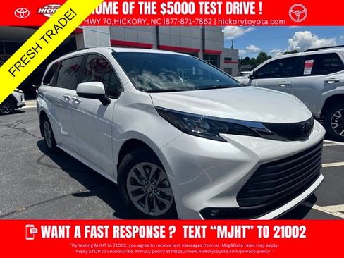 Used 2026 Toyota Sienna XLE FWD image 1