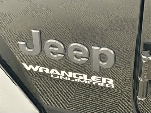 Used 2022 Jeep Wrangler Unlimited Sahara image 27