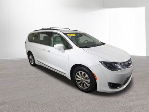 Used 2017 Chrysler Pacifica Touring-L image 12
