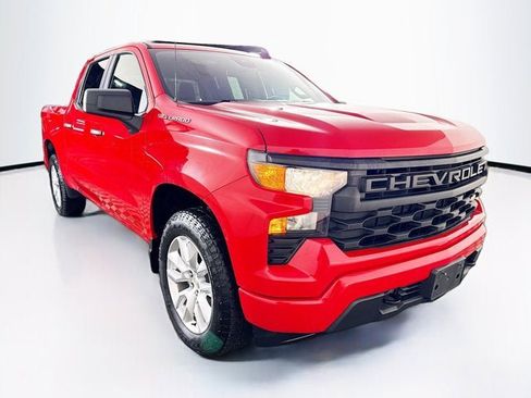 Used 2023 Chevrolet Silverado 1500 Custom image 3