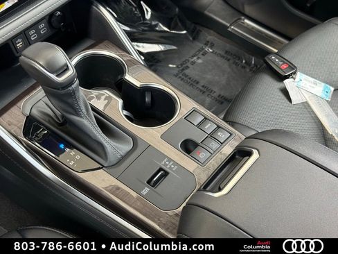 Used 2023 Toyota Highlander Platinum FWD image 33
