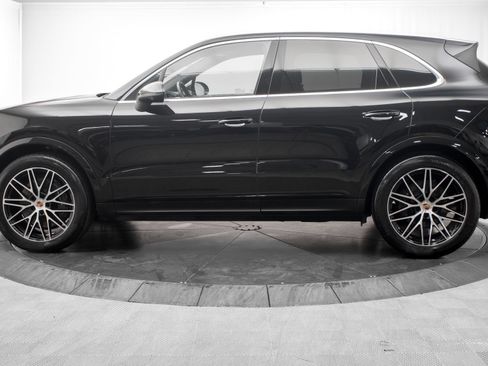 Used 2025 Porsche Cayenne AWD/4WD image 6