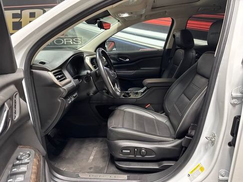 Used 2021 GMC Acadia Denali w/ Denali Technology Package FWD image 4