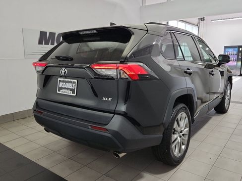 Used 2022 Toyota RAV4 XLE Premium image 4