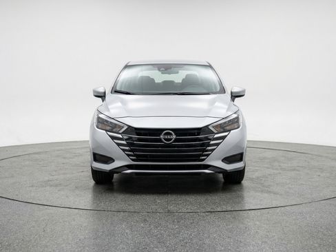 Used 2025 Nissan Versa SV image 2