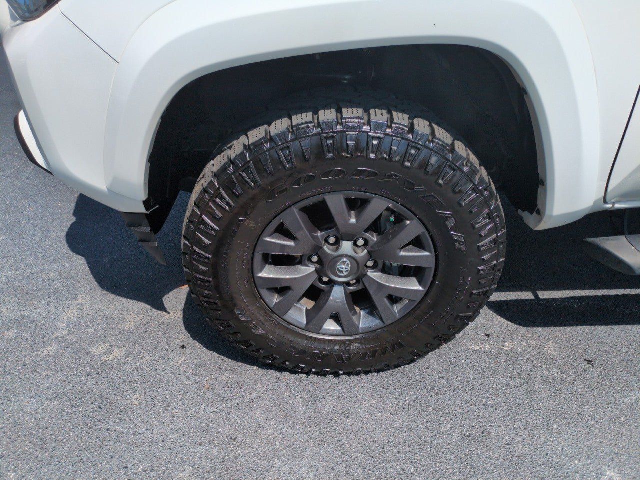 Used 2023 Toyota Tacoma SR5 w/ Technology Package AWD/4WD image 9