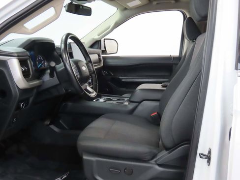 Used 2024 Ford Expedition XLT RWD image 16