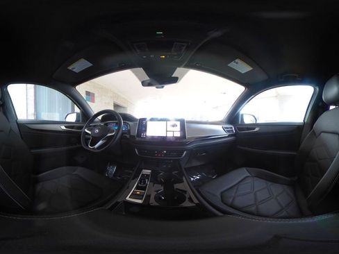 Used 2025 Volkswagen Atlas Cross Sport SE image 42