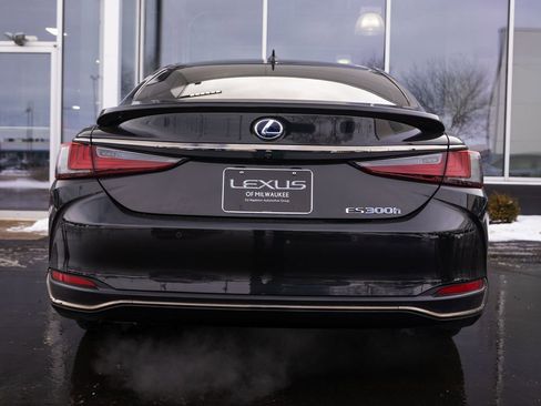 Used 2022 Lexus ES 300h F Sport image 5