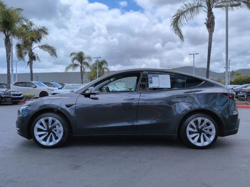 Used 2026 Tesla Model Y AWD image 7