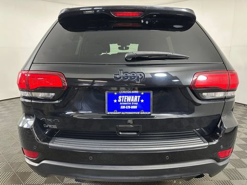 Used 2018 Jeep Grand Cherokee Laredo AWD/4WD image 5
